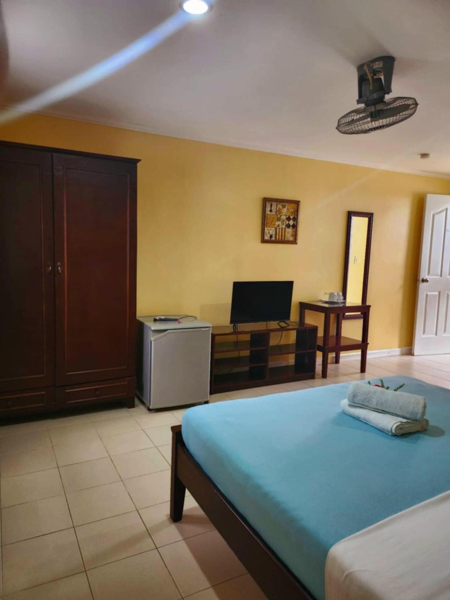 Villa Del Pueblo Inn Panglao Exteriör bild