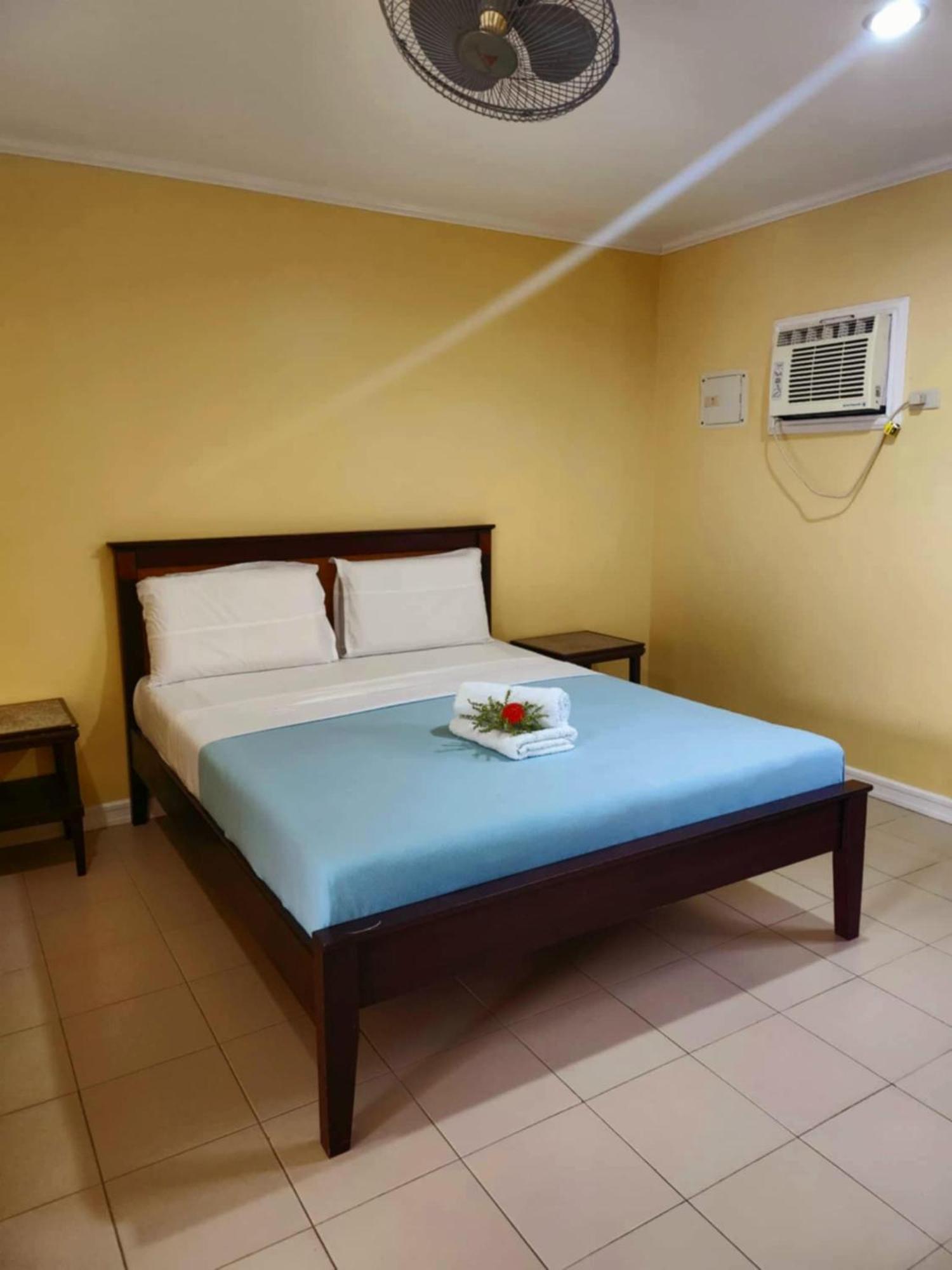Villa Del Pueblo Inn Panglao Exteriör bild